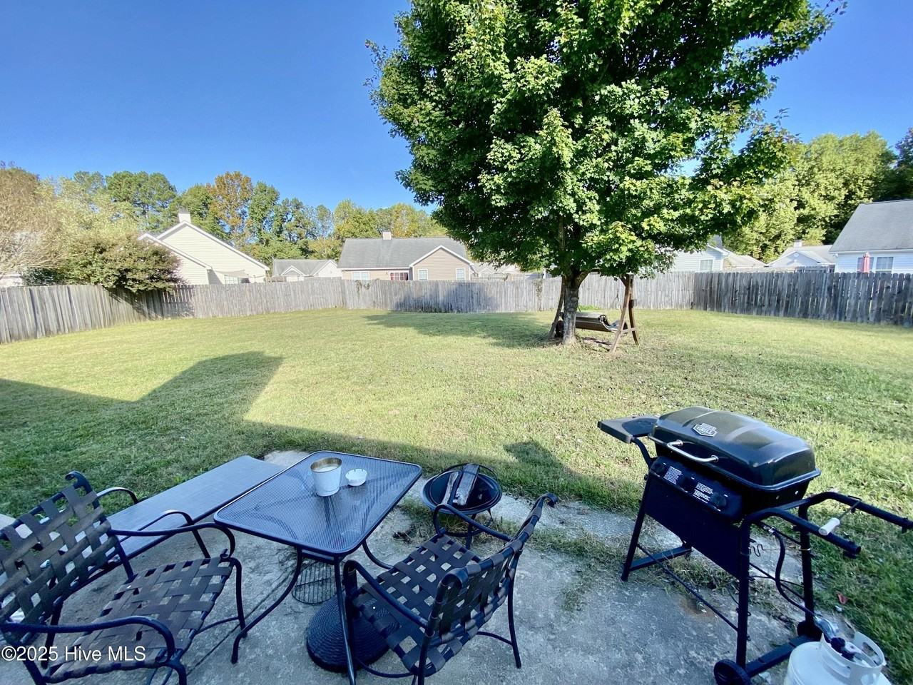 1202 Saint Charles Cir - Photo 5 of 11