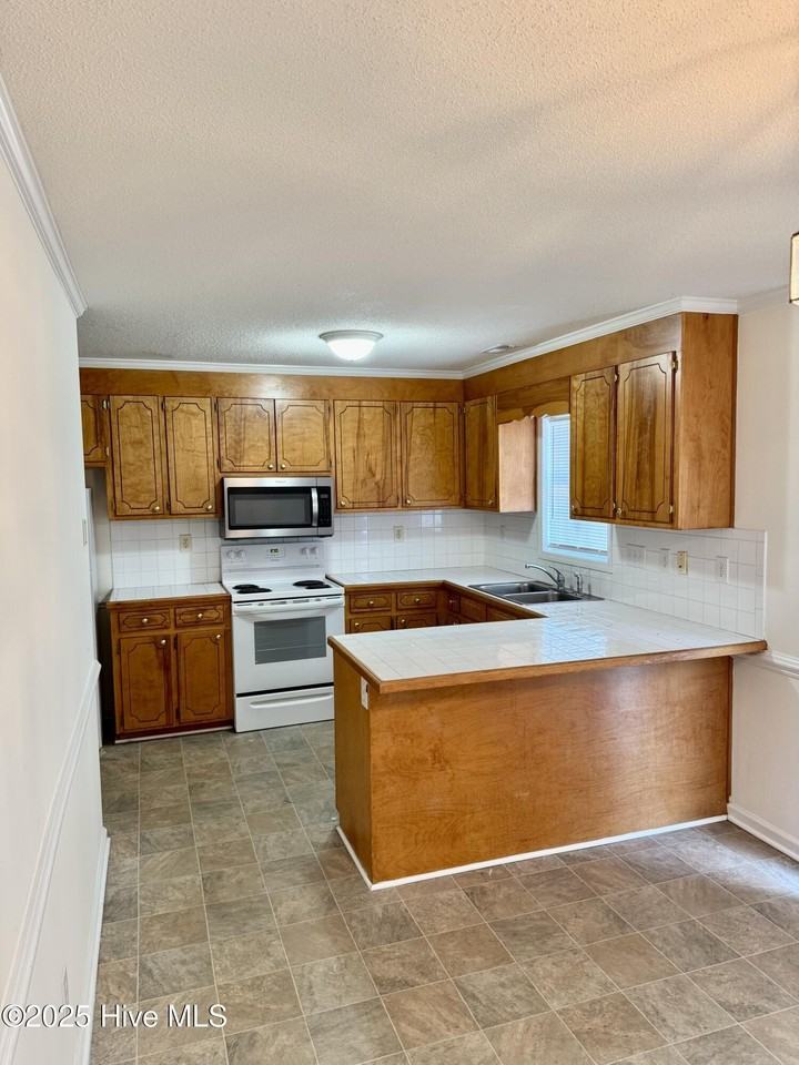 3939 Sterling Pointe Dr Unit Sss4 #SSS4 - Photo 2 of 10