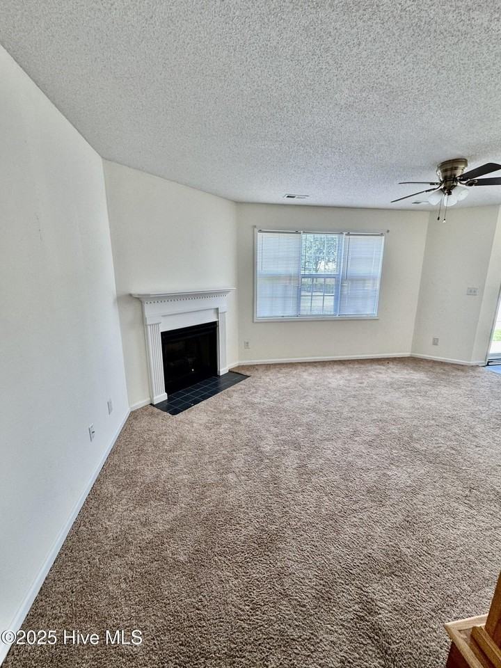 3939 Sterling Pointe Dr Unit Sss4 #SSS4 - Photo 4 of 10