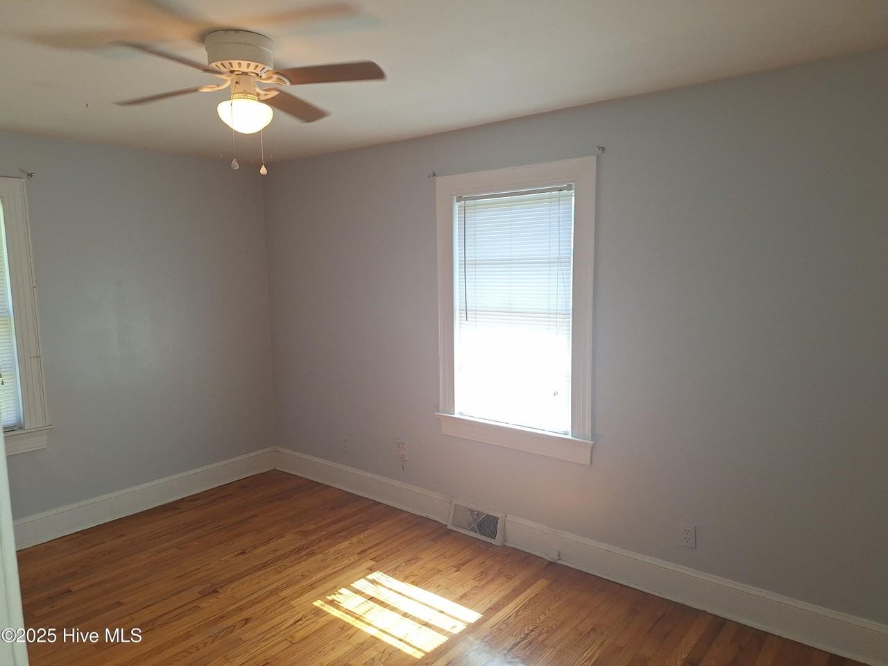 612 S Oak St - Photo 6 of 12