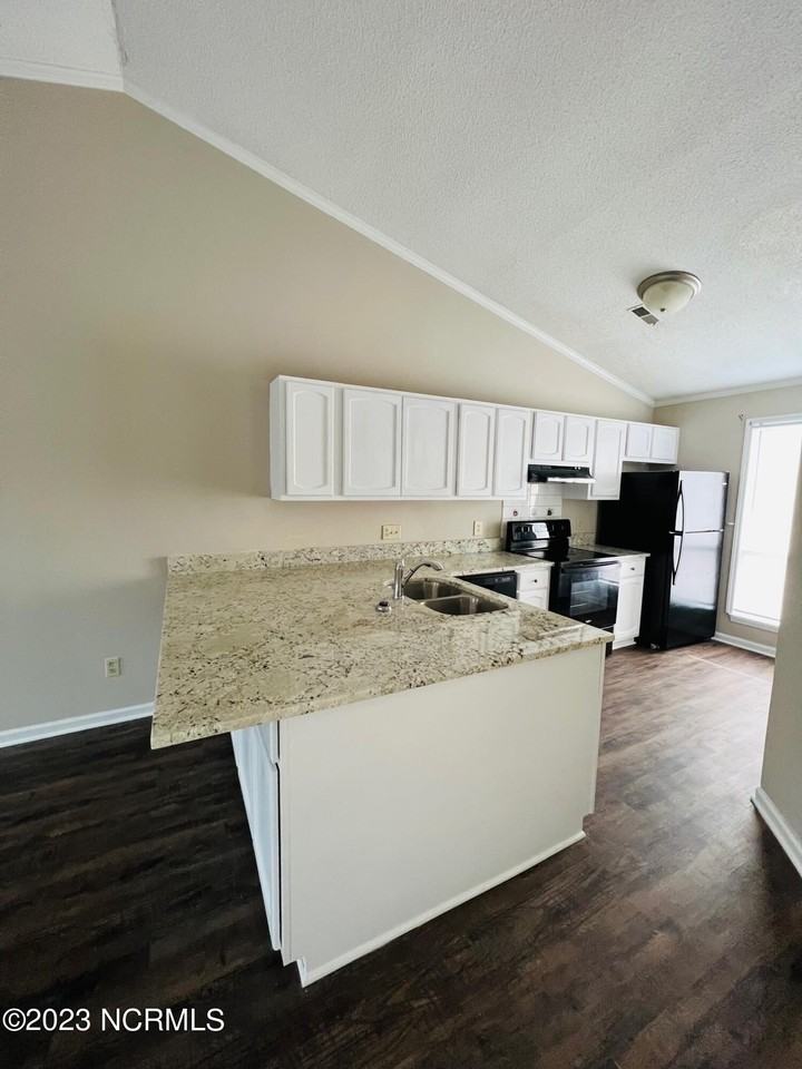 16 Upton Ct - Photo 3 of 13