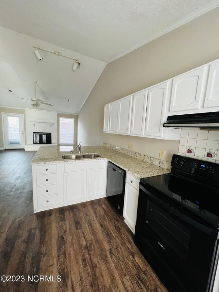 16 Upton Ct - Photo 5 of 13