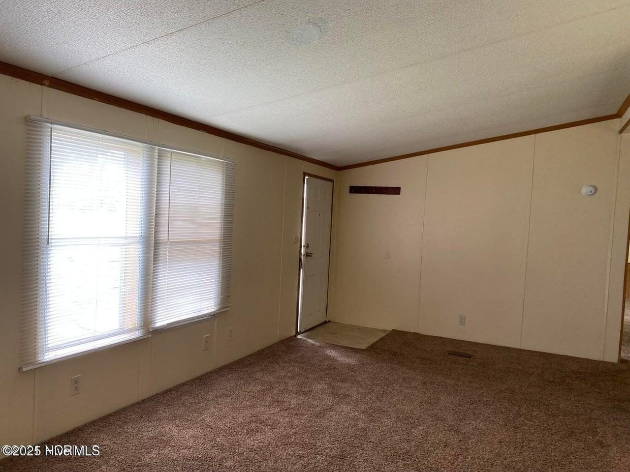 179 Aberdeen Ln - Photo 2 of 15