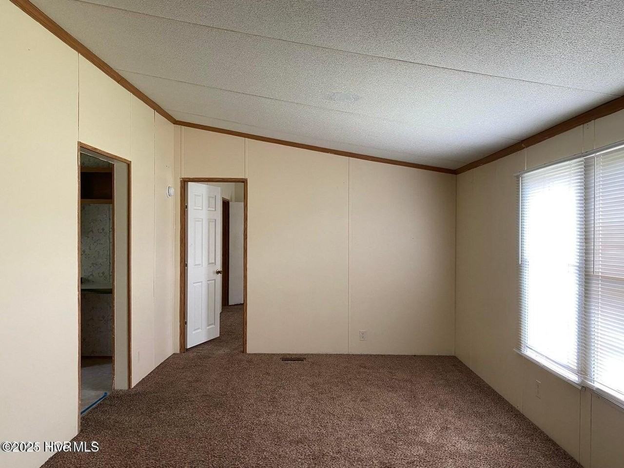 179 Aberdeen Ln - Photo 3 of 15