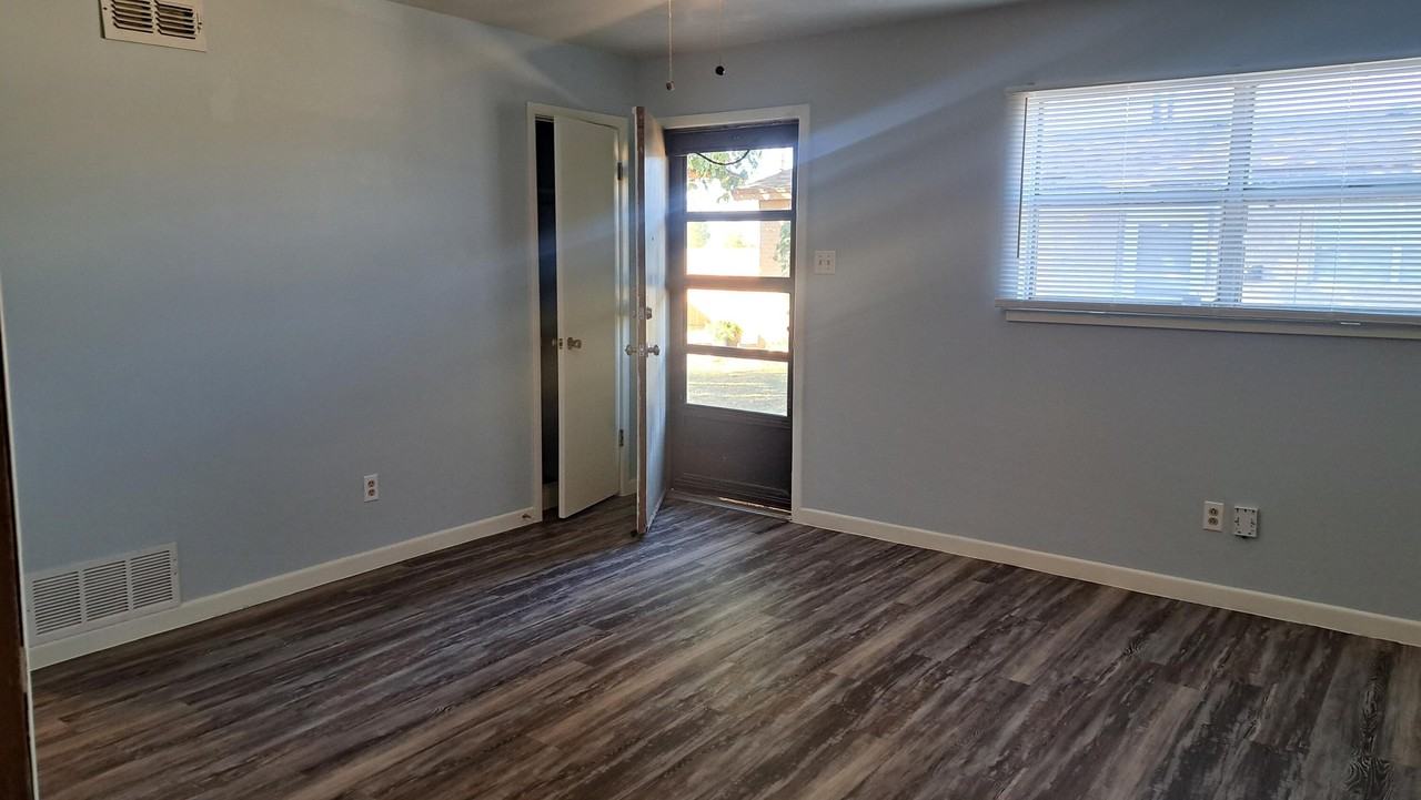 3404 Elkhart Ave - Photo 3 of 17