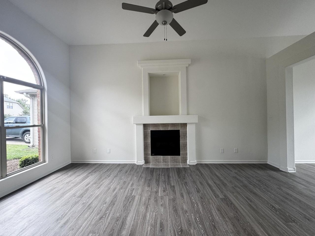 409 Ella Rae Ln - Photo 4 of 43