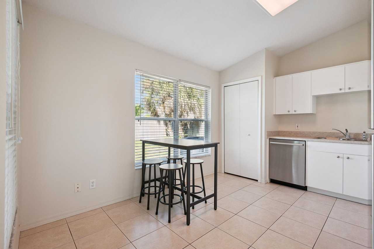 Foxwood Dr - Photo 5 of 12