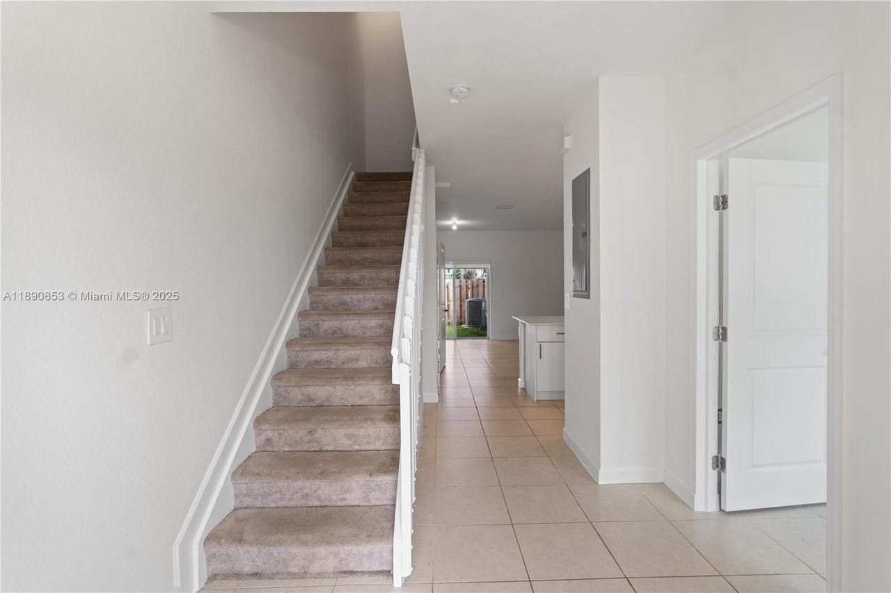 26487 SW 148th Ave #26487 - Photo 5 of 35