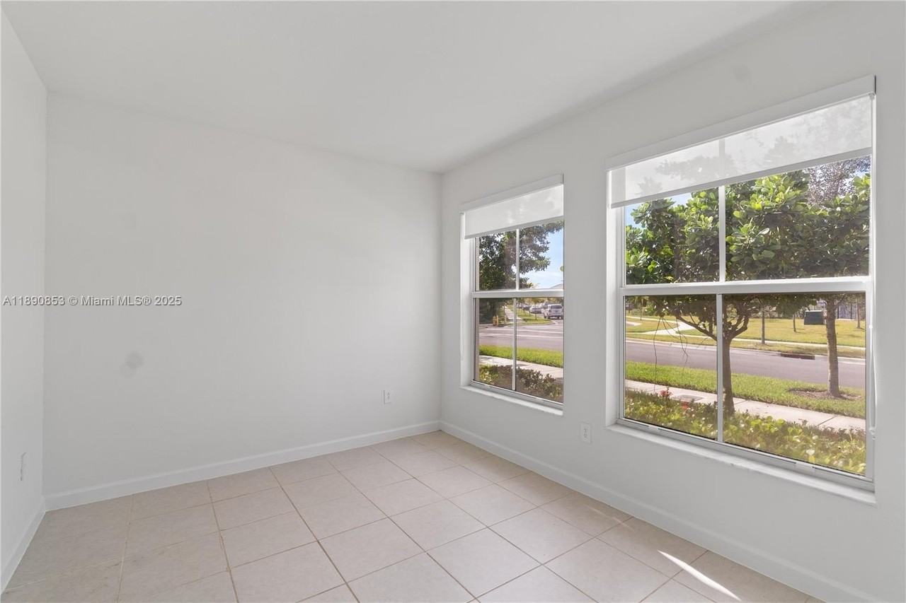 26487 SW 148th Ave #26487 - Photo 7 of 35