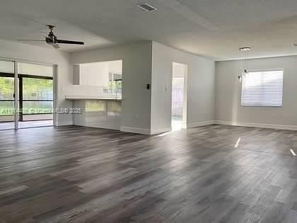 2441 Sw 124th Ave - Photo 6 of 50