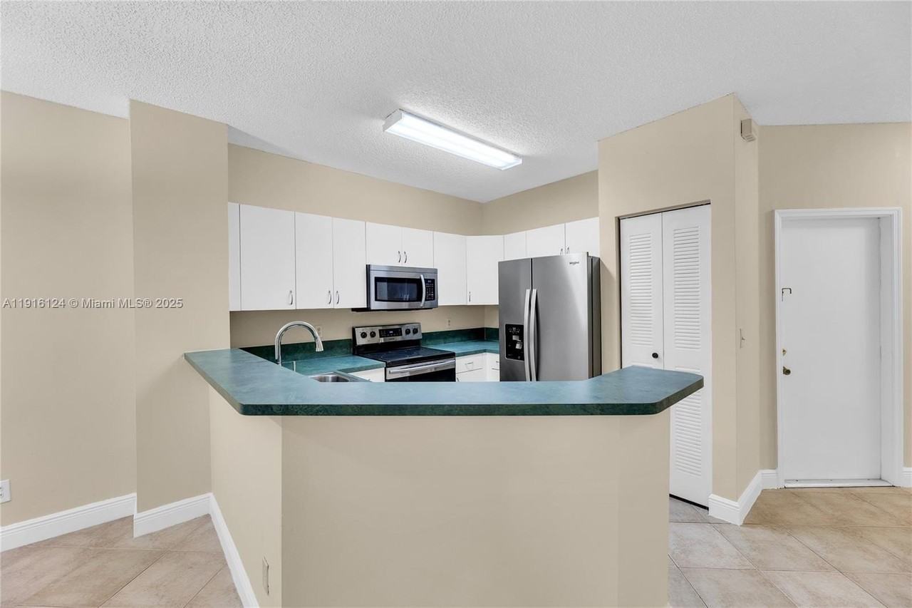 304 Sw 120th Ave #304 - Photo 4 of 46