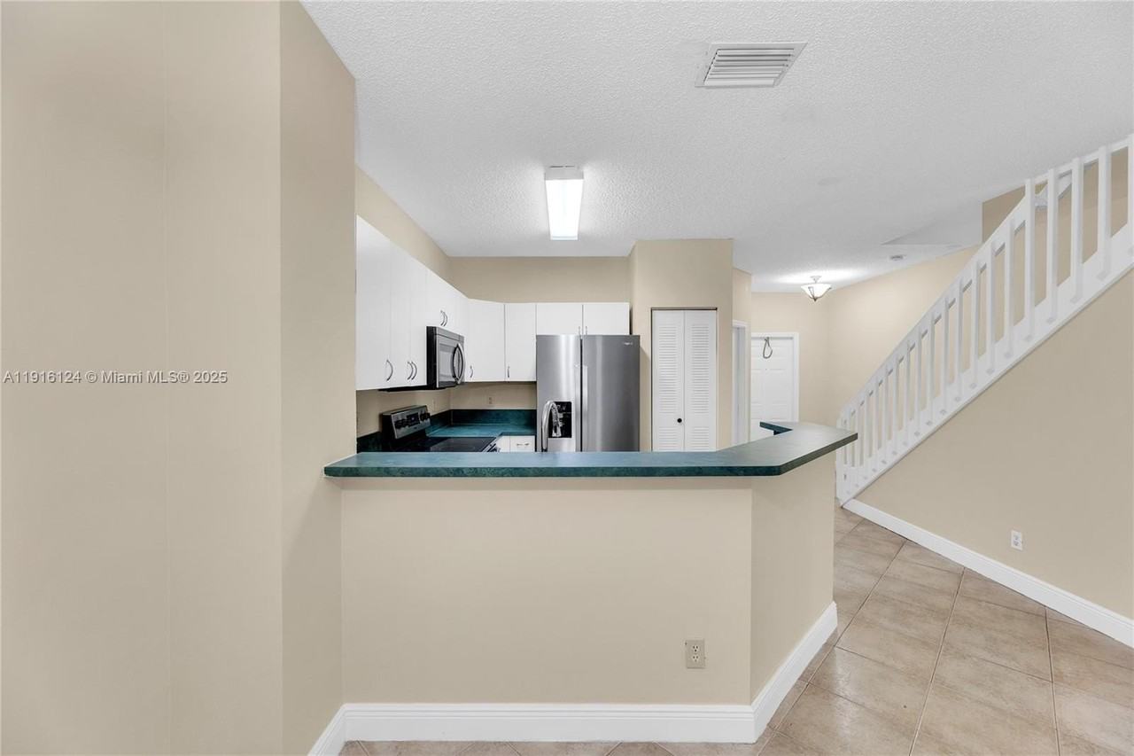 304 Sw 120th Ave #304 - Photo 5 of 46