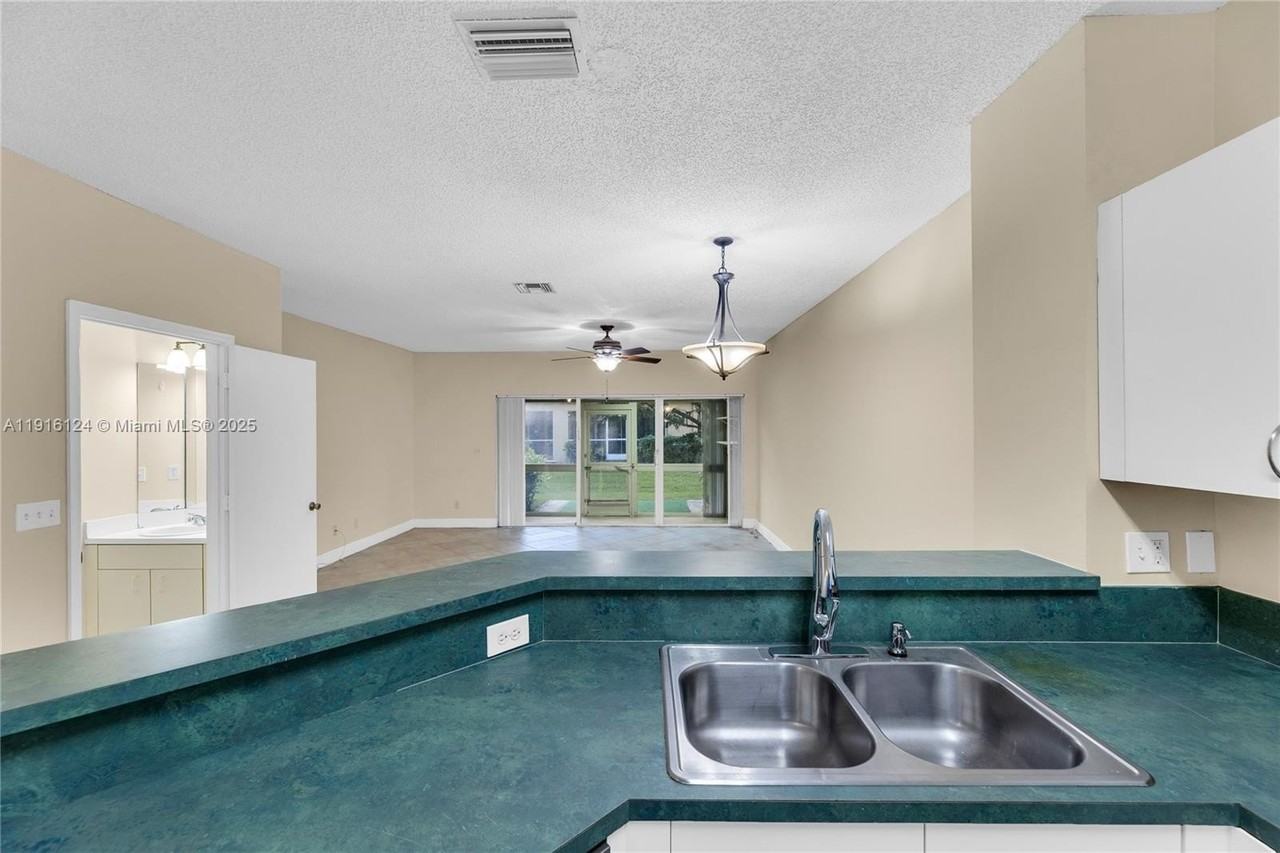 304 Sw 120th Ave #304 - Photo 7 of 46