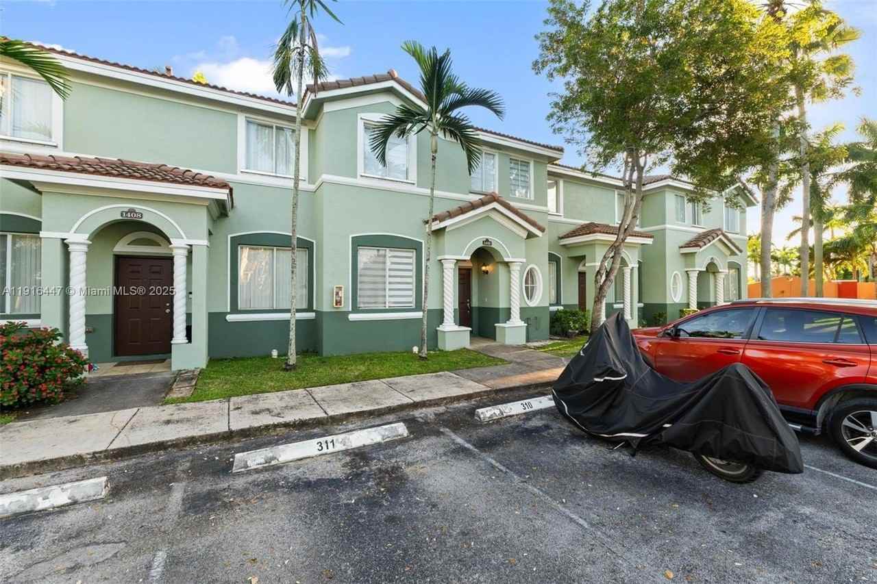 1406 Se 26th Ct #311 - Photo 2 of 43