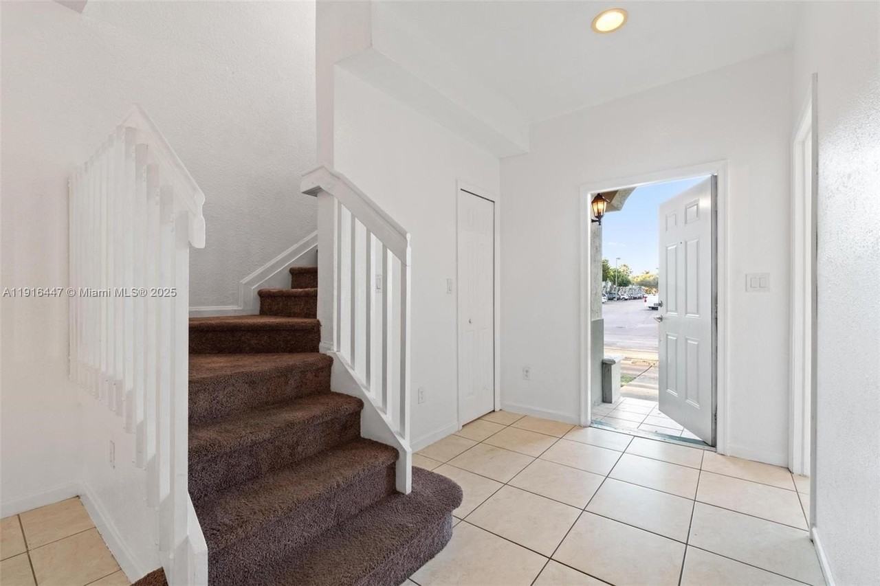 1406 Se 26th Ct #311 - Photo 4 of 43