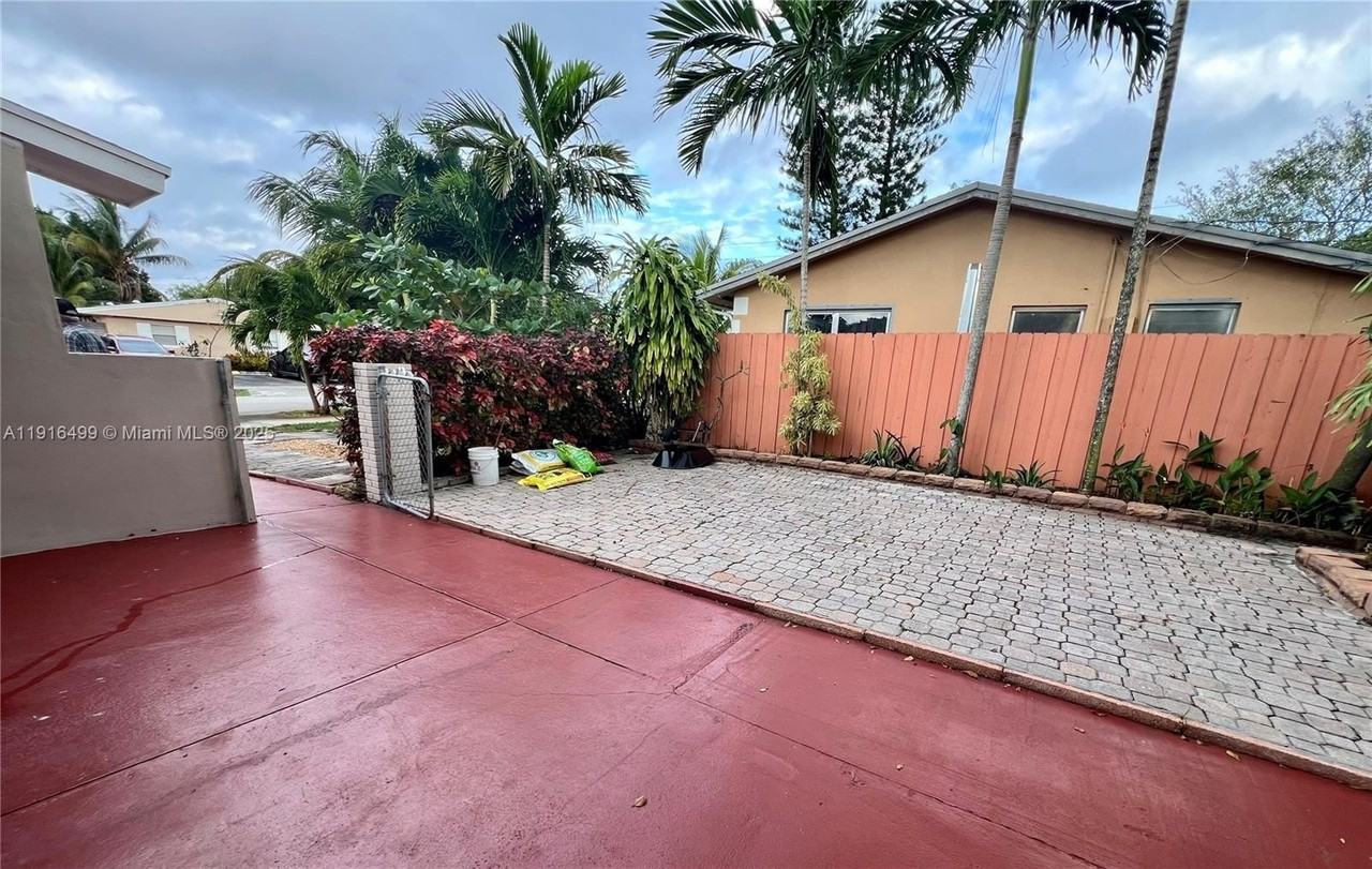 4116 Sw 21st St #1 - Photo 2 of 12