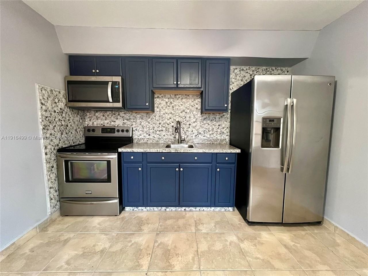 4116 Sw 21st St #1 - Photo 6 of 12