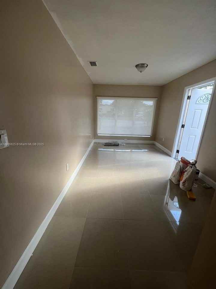 4121 Sw 20th St #1 - Photo 6 of 15