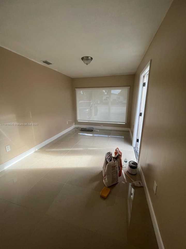 4121 Sw 20th St #1 - Photo 7 of 15