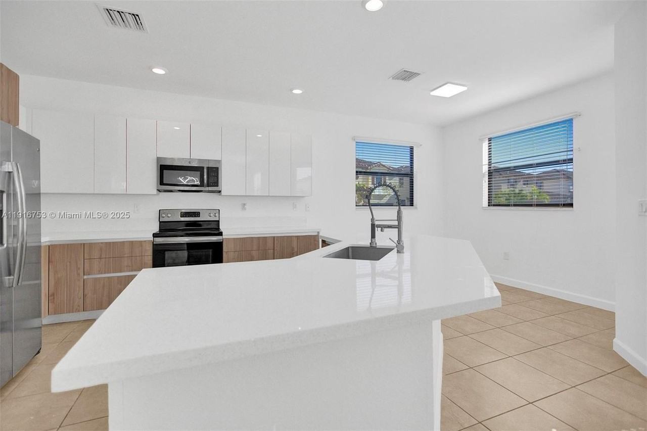 3504 W 94th St #3504 - Photo 2 of 50