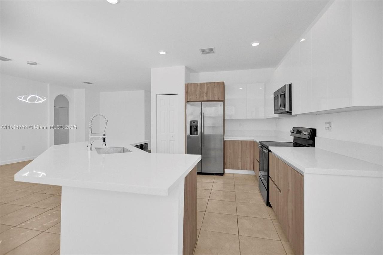 3504 W 94th St #3504 - Photo 3 of 50