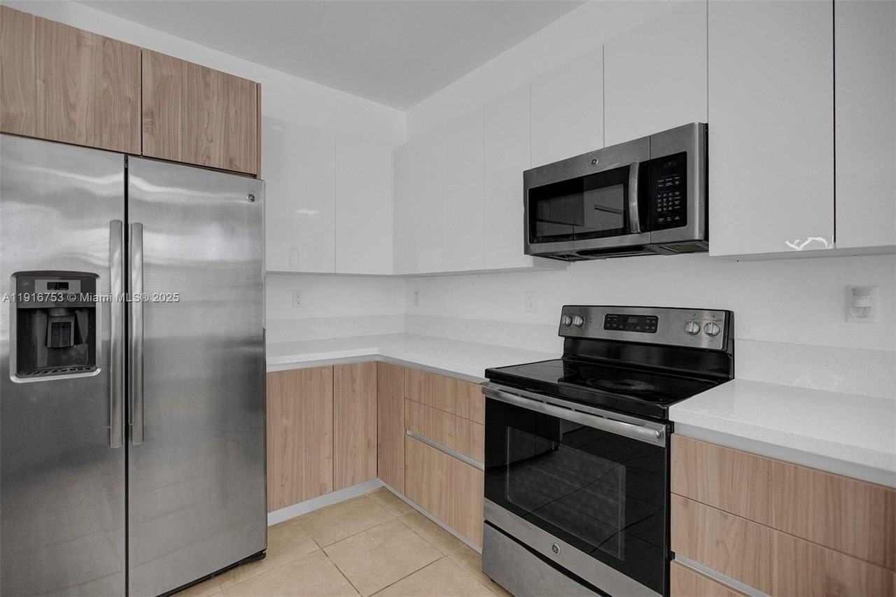 3504 W 94th St #3504 - Photo 4 of 50