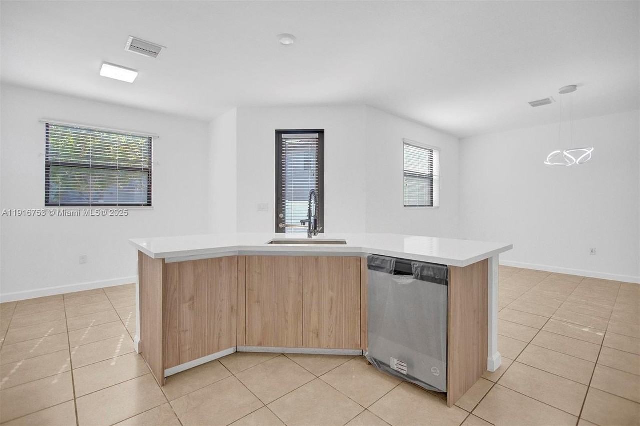 3504 W 94th St #3504 - Photo 5 of 50