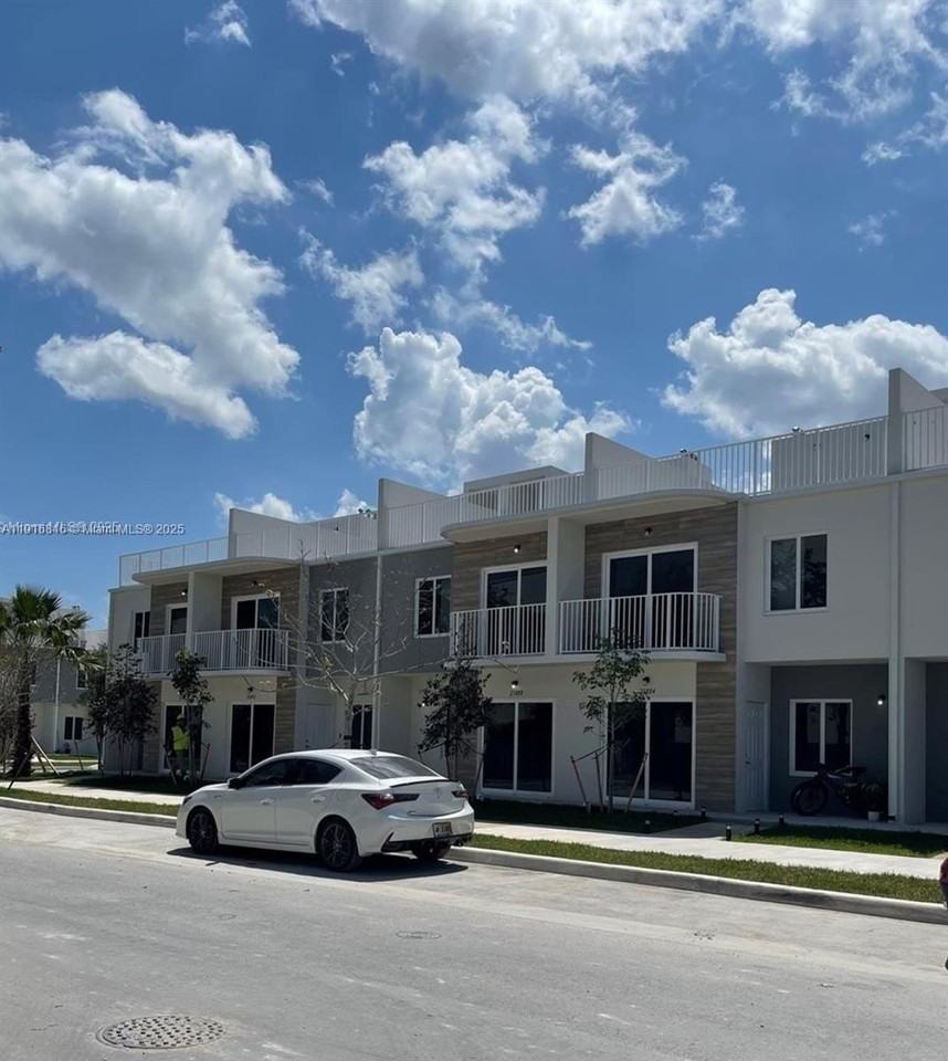 25842 Sw 144th Ave #25842 - Photo 2 of 16