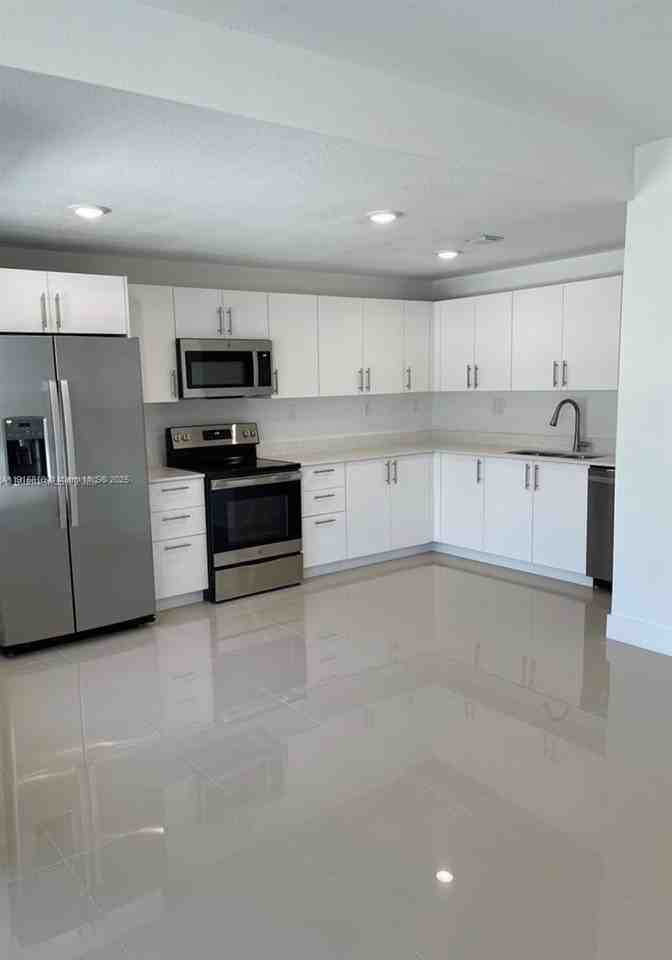 25842 Sw 144th Ave #25842 - Photo 4 of 16