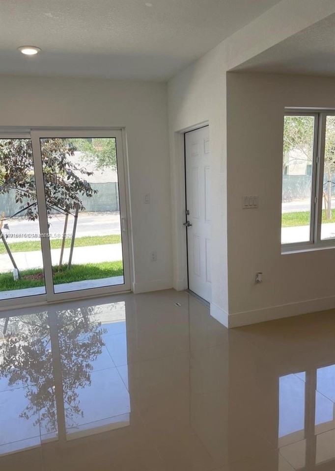 25842 Sw 144th Ave #25842 - Photo 6 of 16