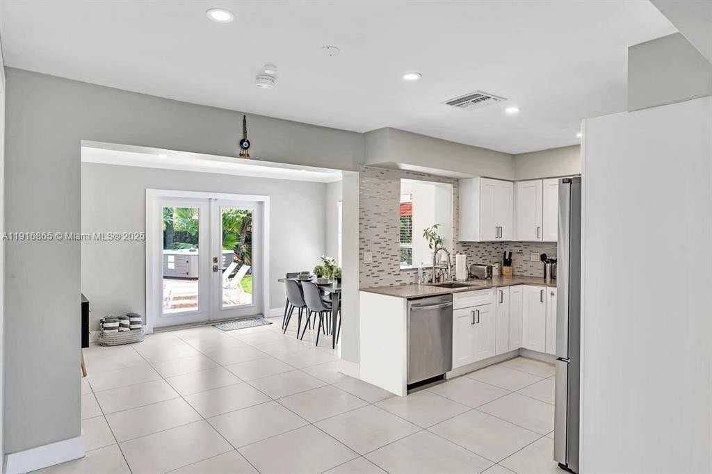 1577 Ne 48th Ct - Photo 2 of 21