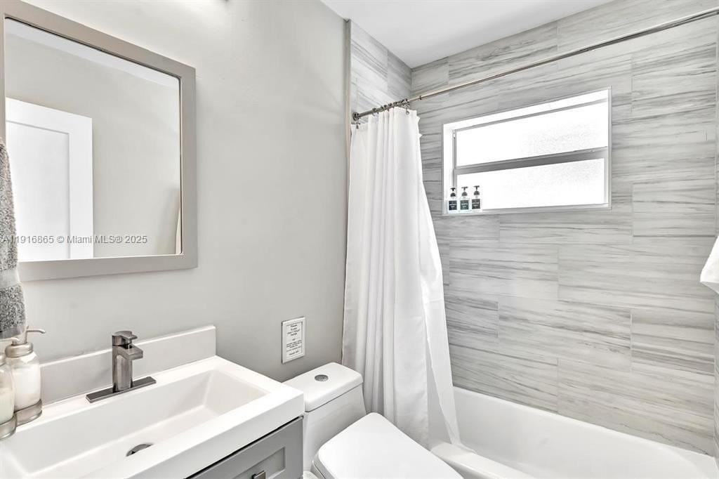 1577 Ne 48th Ct - Photo 6 of 21