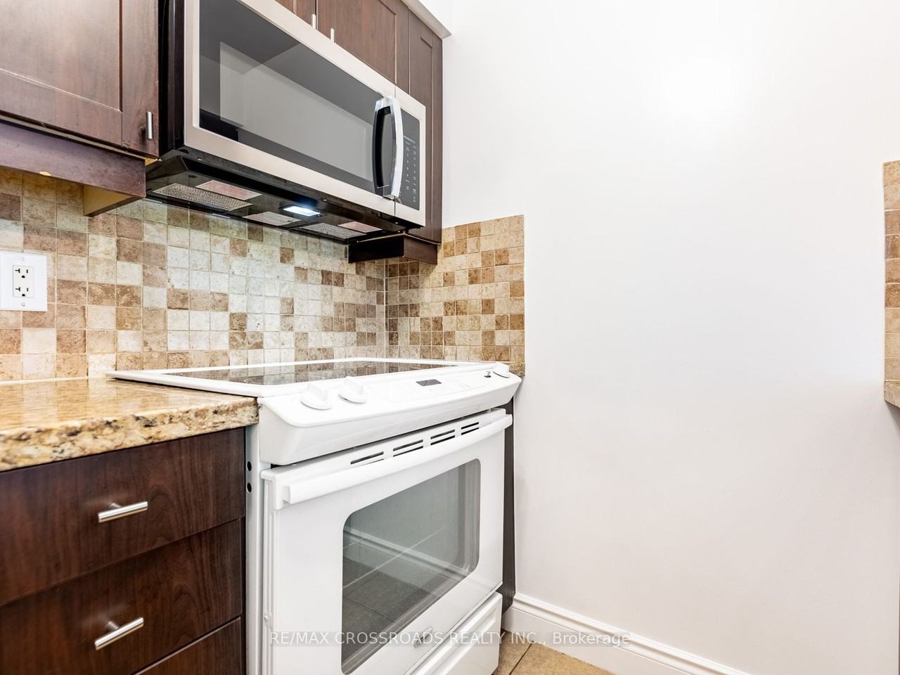 25 Greenview Avenue #324 - Photo 3 of 18