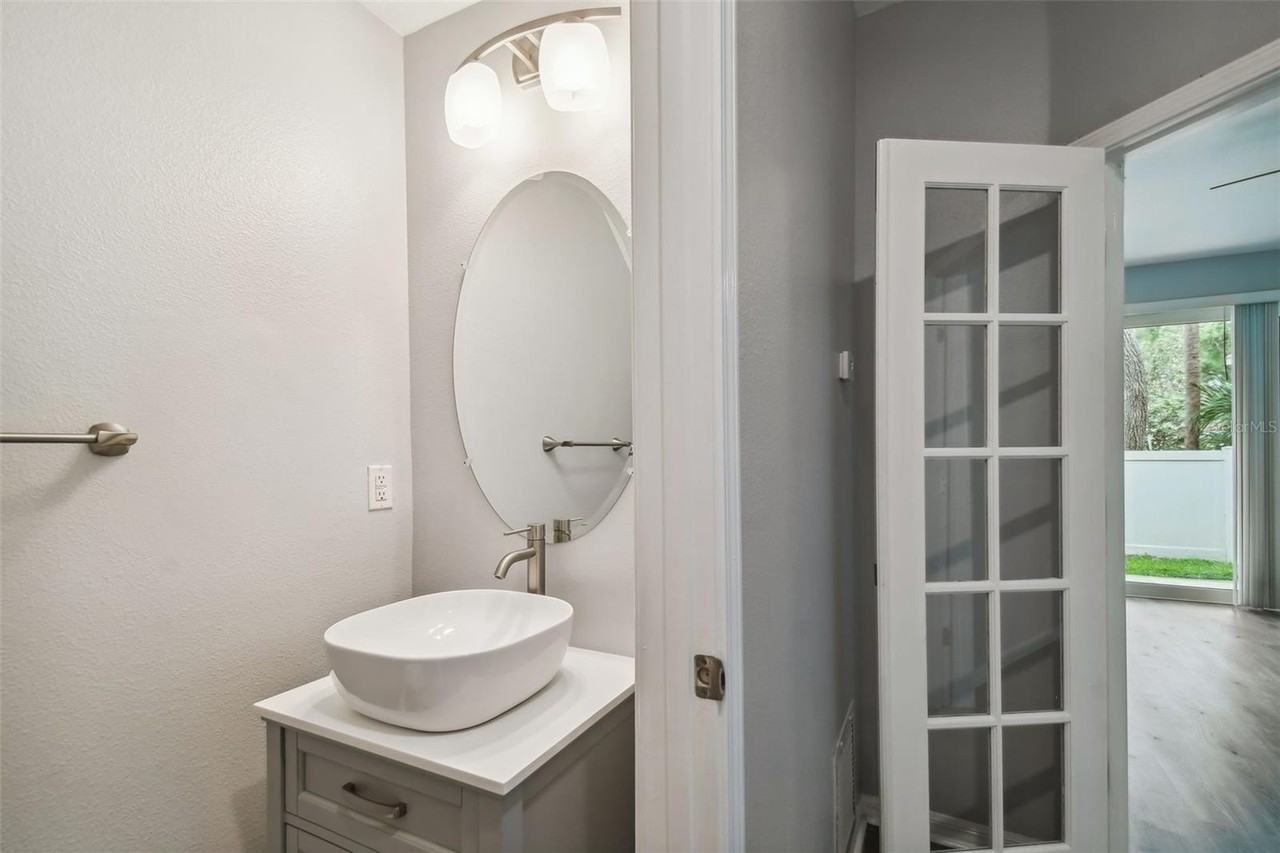 3183 Bayshore Oaks Dr - Photo 5 of 46