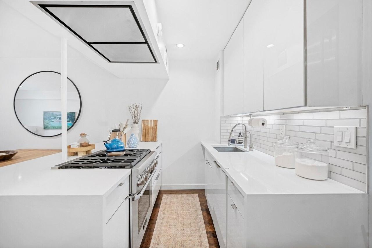 201 East 15th Street #2H - Photo 3 of 6