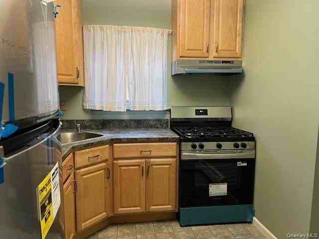 6 Glen Hollow Dr Apt A34 #A34 - Photo 2 of 9