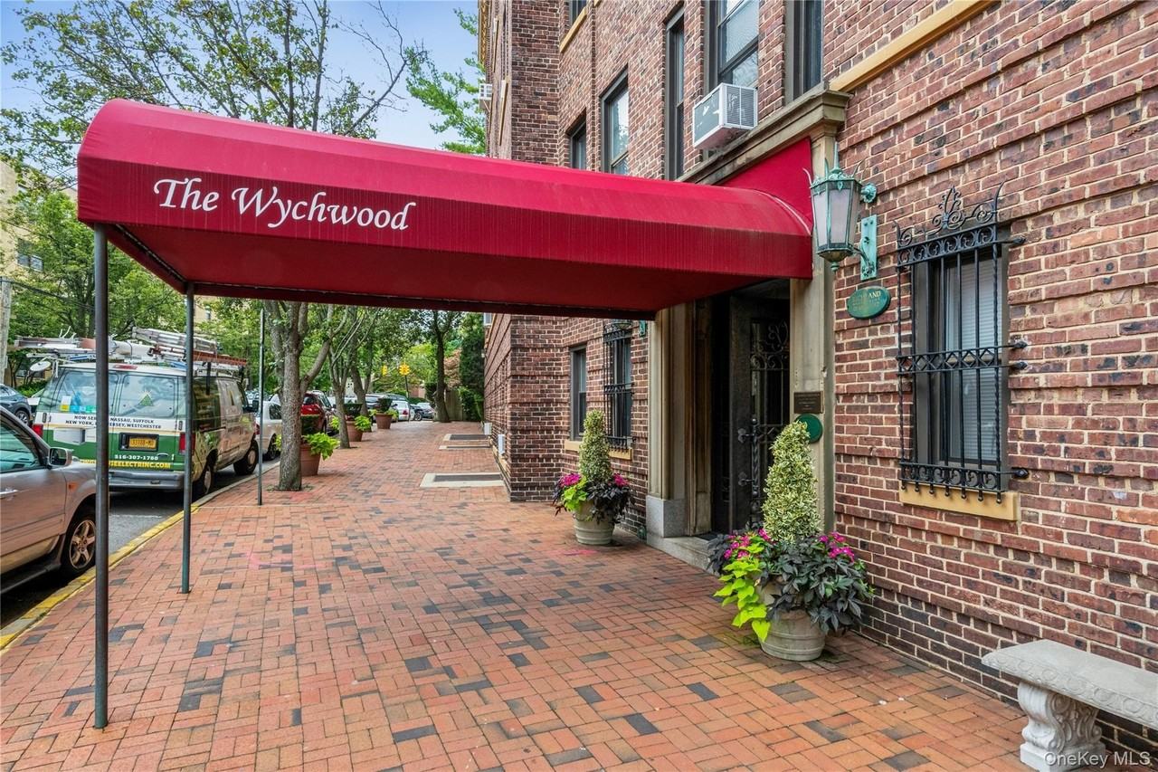 8 Barstow Rd Apt 2b #2B - Photo 2 of 29