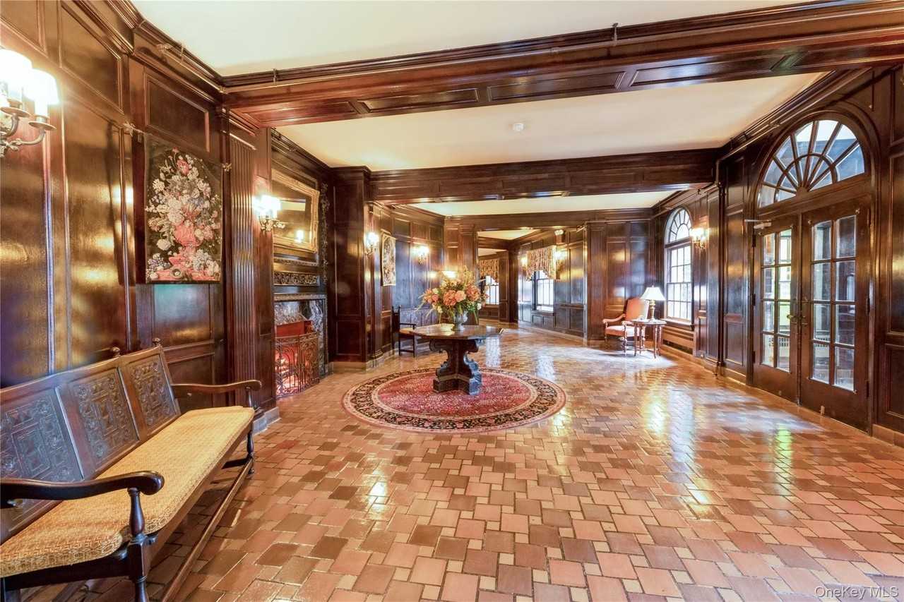 8 Barstow Rd Apt 2b #2B - Photo 3 of 29