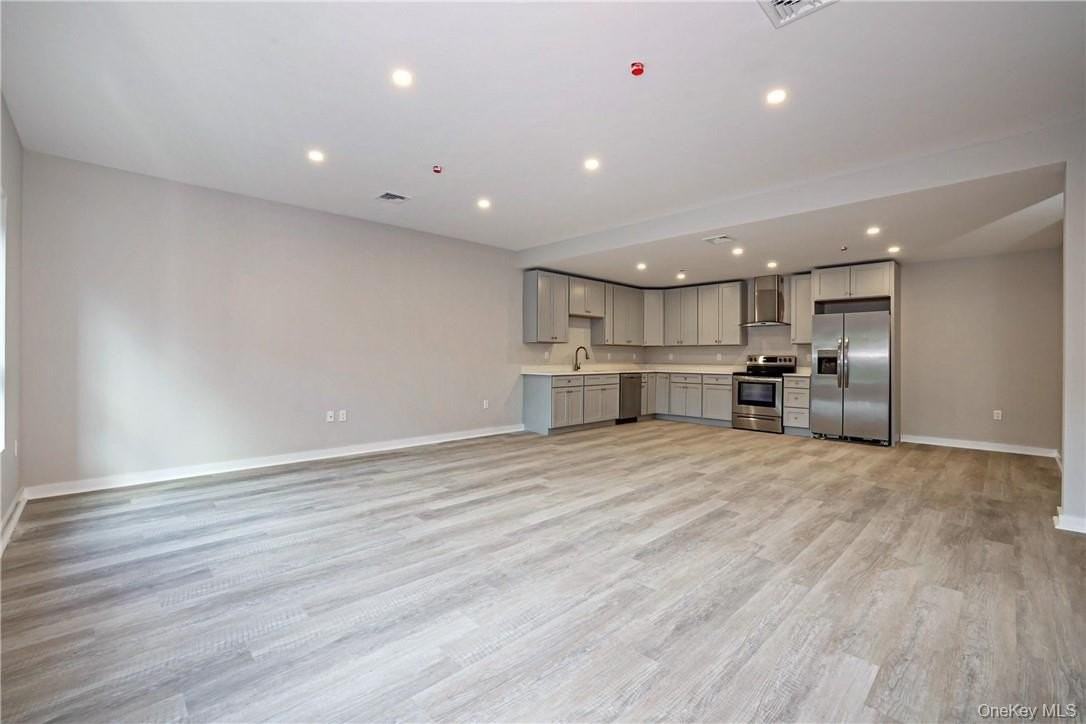 500 Commerce St - Photo 3 of 29