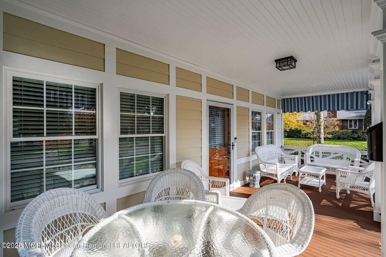 400 4th Ave - Photo 5 of 22