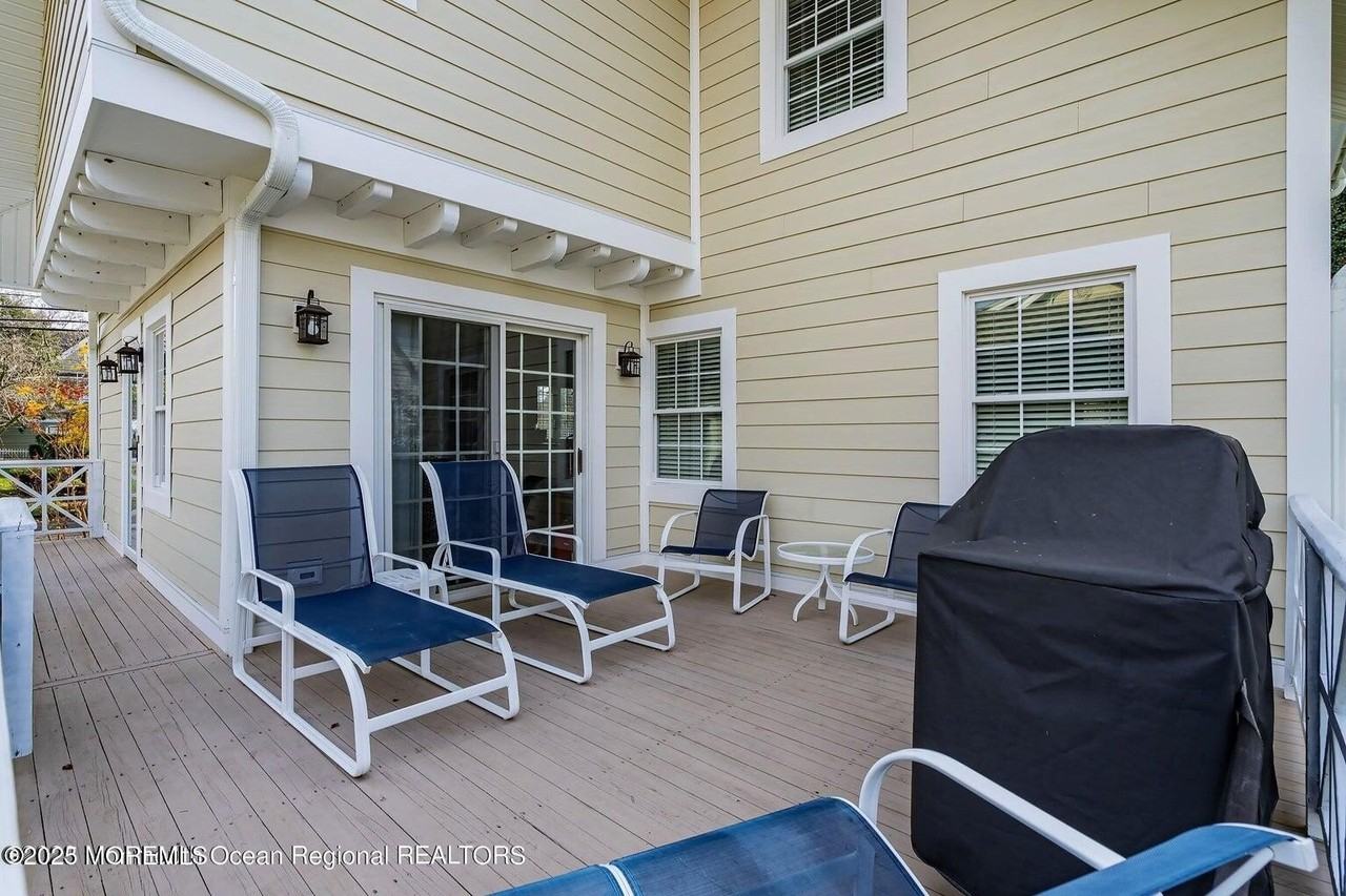 400 4th Ave - Photo 6 of 22