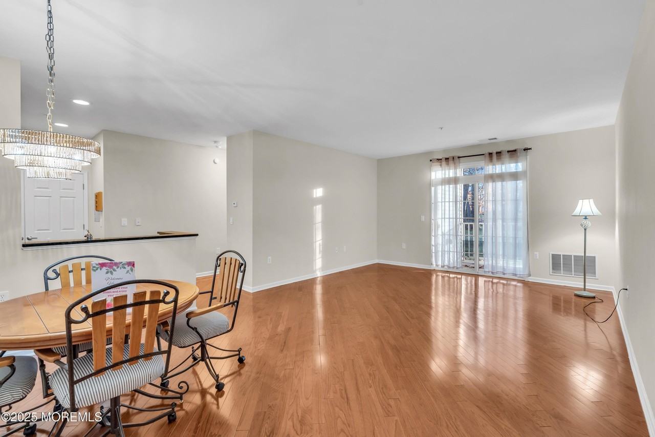 516 Sophee Ln - Photo 2 of 11