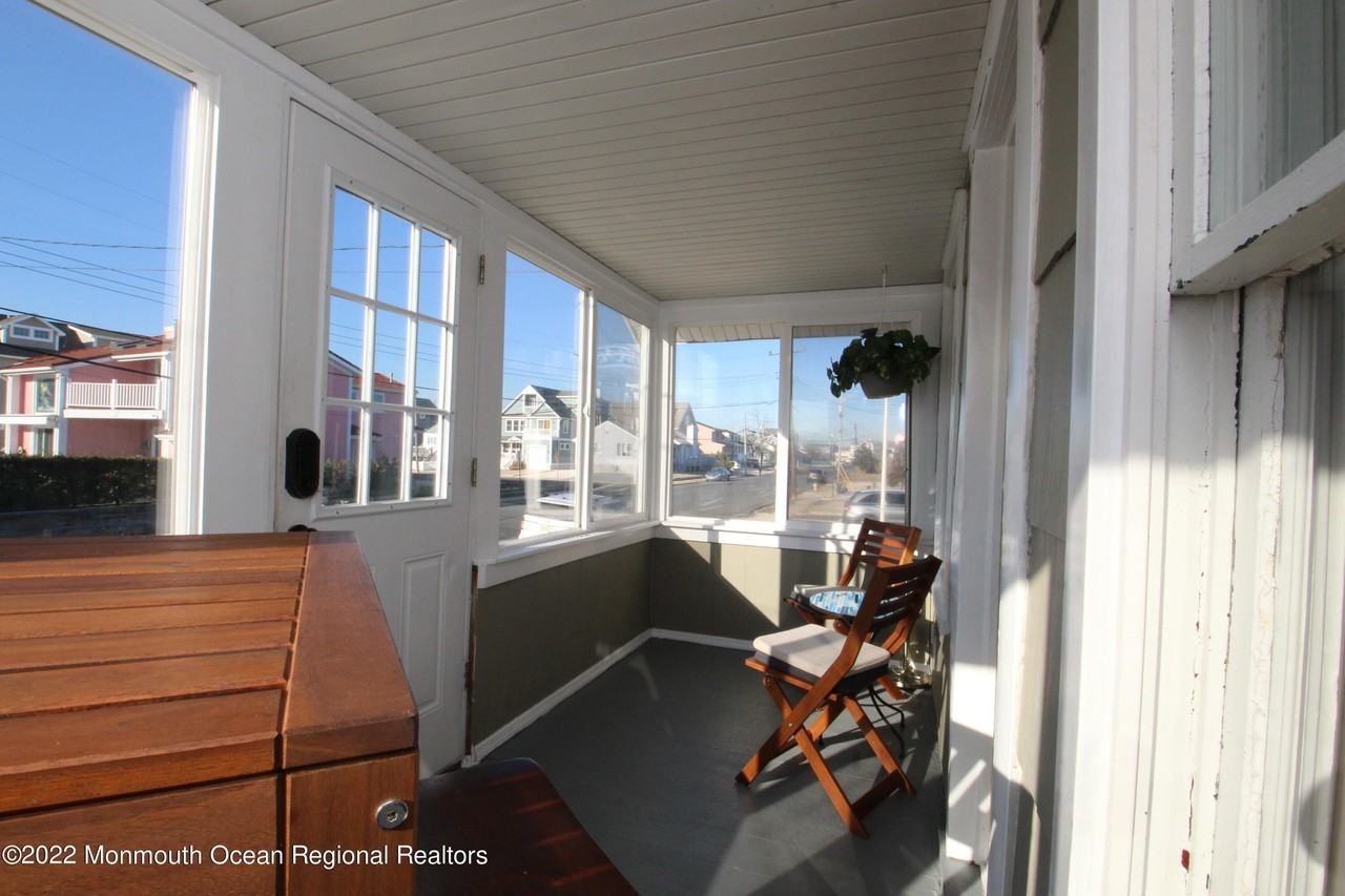 234 4th Ave - Photo 5 of 13