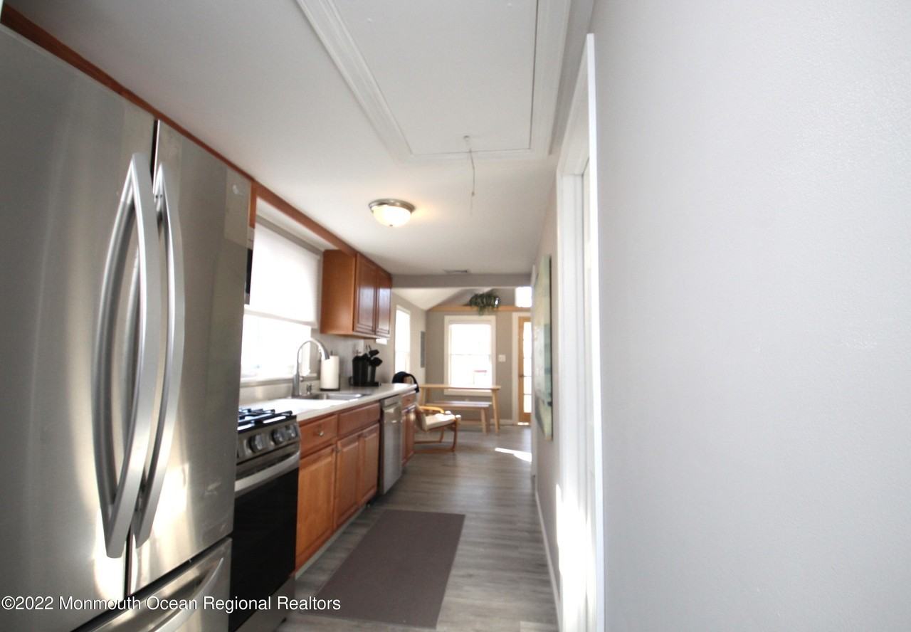 234 4th Ave - Photo 7 of 13