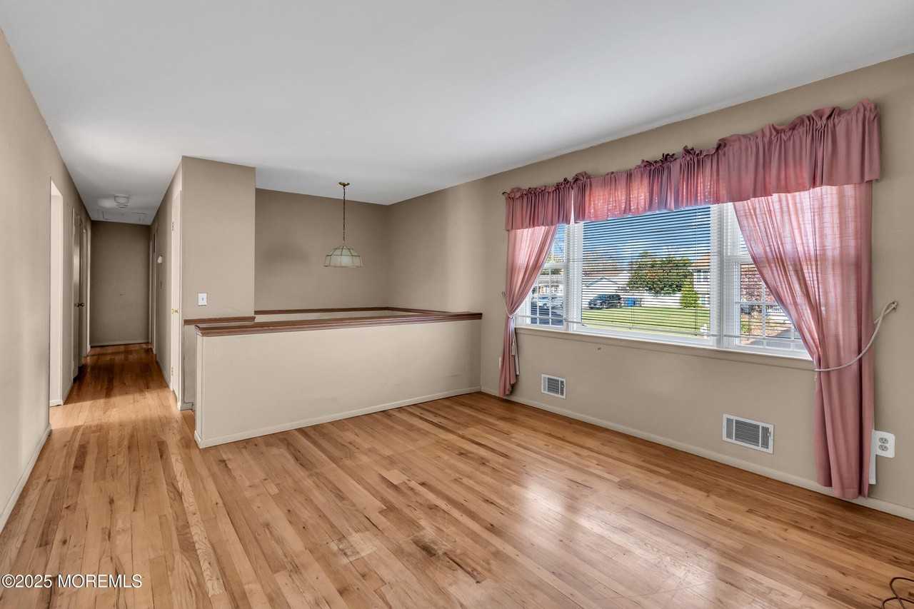 353 Cokes Dr - Photo 2 of 15