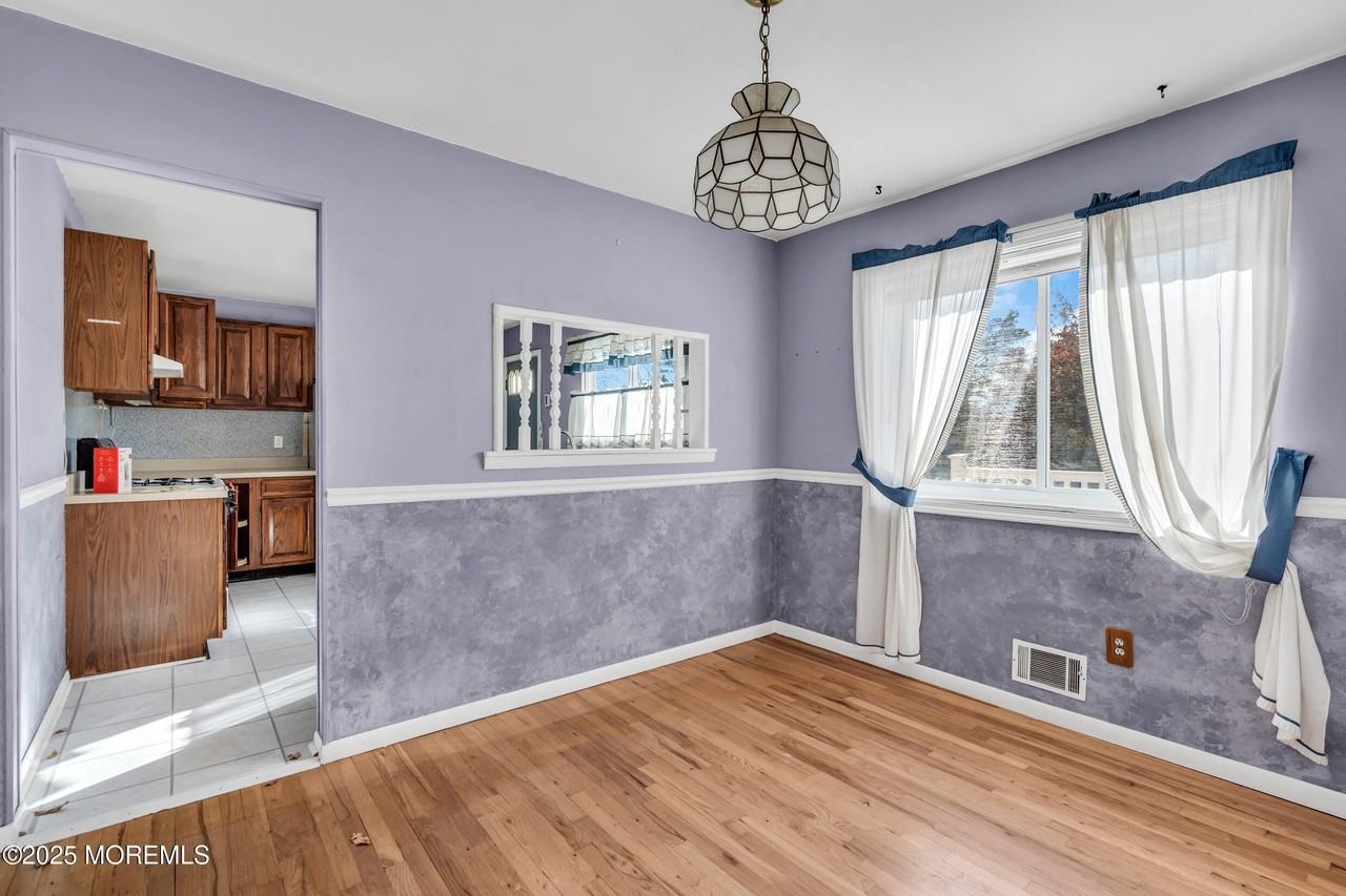 353 Cokes Dr - Photo 3 of 15