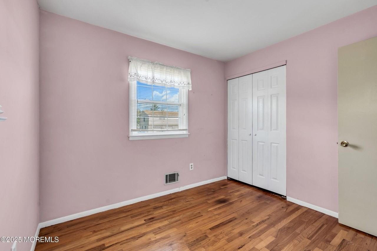 353 Cokes Dr - Photo 6 of 15