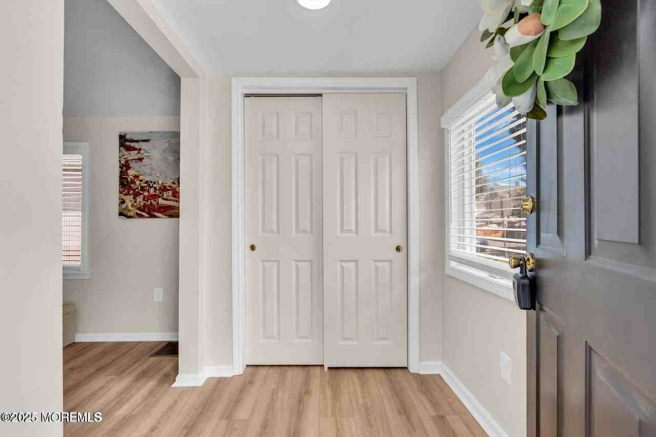 520 Brighton Avenue - Photo 4 of 25