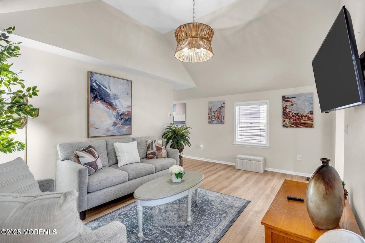 520 Brighton Avenue - Photo 6 of 25