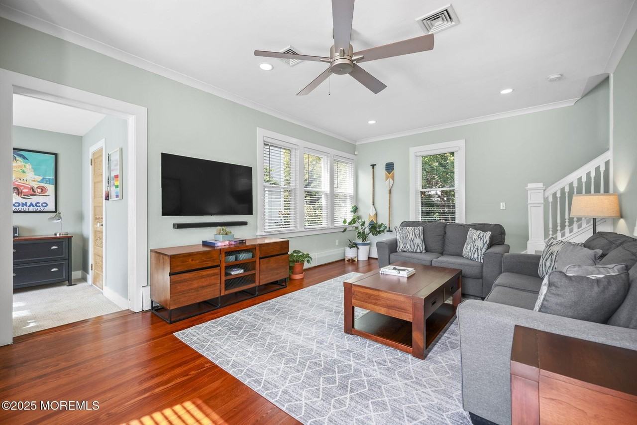 50 Waverly Pl - Photo 3 of 40